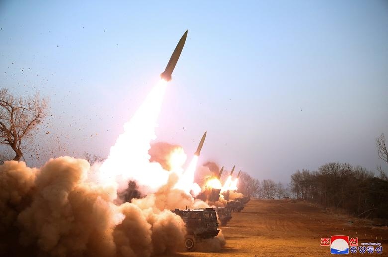 Triều Tiên phóng nhiều tên lửa đạn đạo tầm ngắn về biển phía Đông
